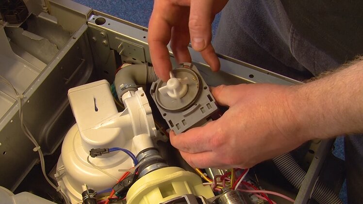 Test the Drain Pump Test the Drain Pump